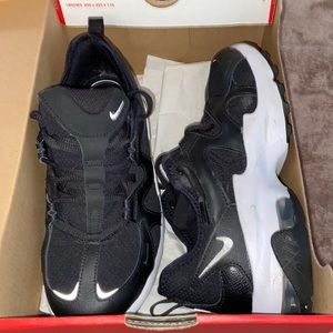 WMNS NIKE AIR MAX GRAVITON AT4404 001 Woman's Running Shoes -Black / White